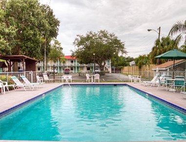 Super 8 By Wyndham Near Siesta Key Motel