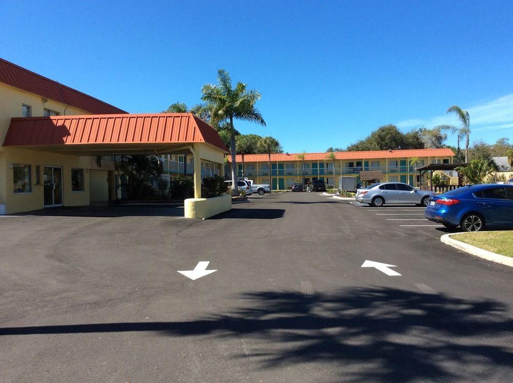 Super 8 By Wyndham Near Siesta Key Motel Sarasota
