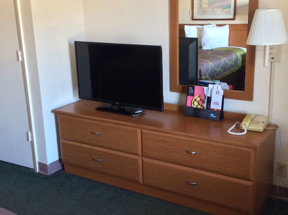 Super 8 By Wyndham Near Siesta Key 2*