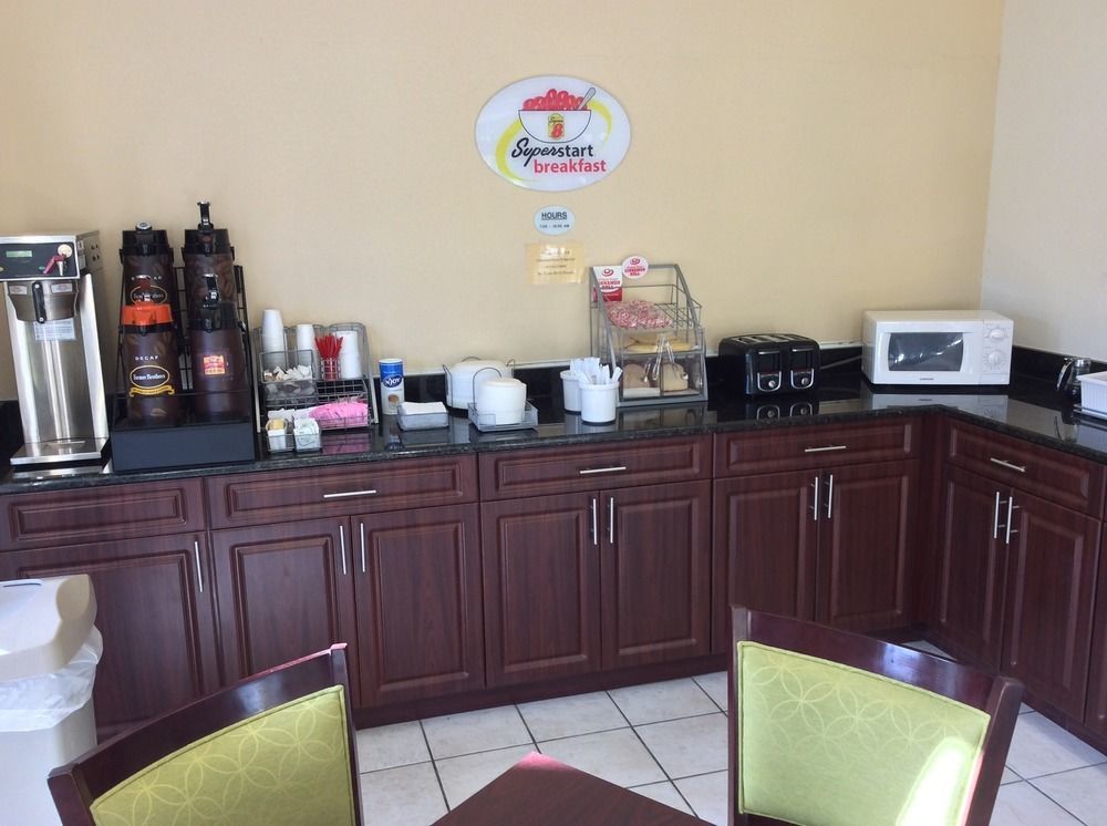 Motel Super 8 By Wyndham Near Siesta Key 2*