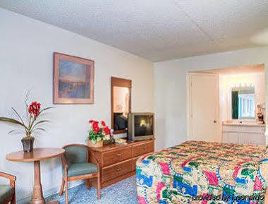 Super 8 By Wyndham Near Siesta Key Sarasota